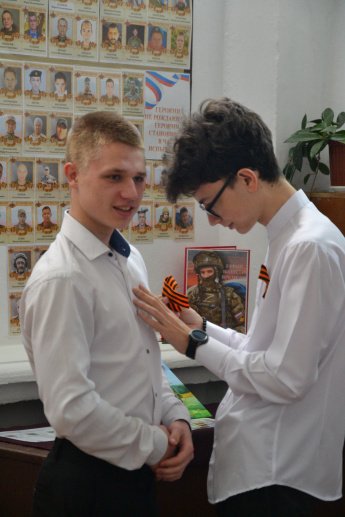 Символ Победы для каждого: в Желябовском Доме культуры прошла акция «Георгиевская ленточка»