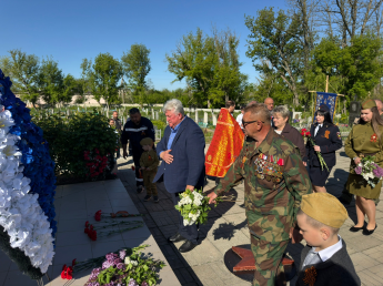 «Вечная слава павшим героям!»