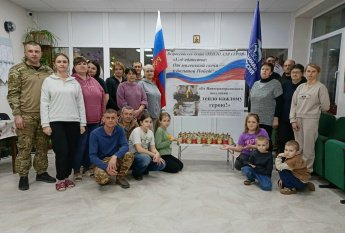 Своих не бросаем: в Коренновском СК изготовили свечи для бойцов СВО