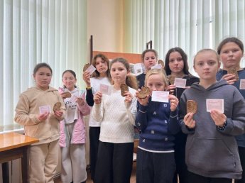 «Великий подвиг ваш история хранит»