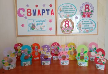 Выставка ДПИ "Подарки с любовью"