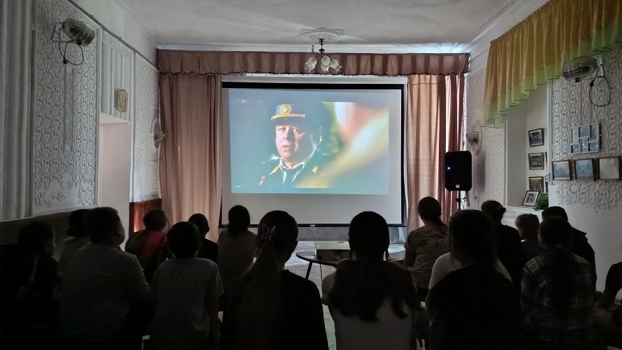 "Служу России!" – в Желябовском СДК состоялся видеопоказ, посвящённый защитникам Отечества