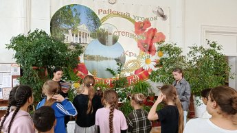 За кулисами творчества: В Желябовском СДК прошла профориентационная экскурсия