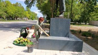 Трудовой десант: память в чистоте и порядке