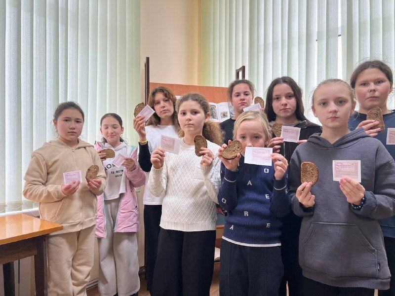 «Великий подвиг ваш история хранит»