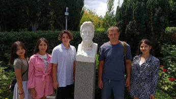 Участники коллектива «Секрет» Желябовского СДК посетили Дом-музей А.П. Чехова в Ялте