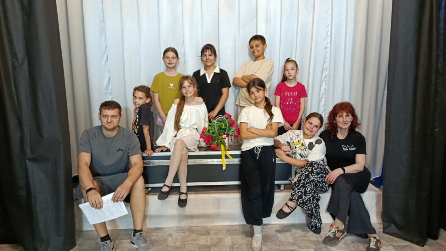 В Желябовском ДК прошла конкурсная программа «Аз, Буки, Веди» с сюрпризом для именинницы