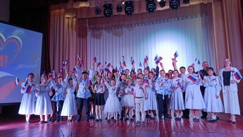 «Россия, нет тебя дороже!»: В Желябовском СДК прошел праздничный концерт в честь Дня России