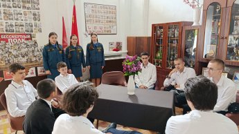 «Кто ты, солдат Бессмертного полка?» – патриотическая беседа для молодежи в Желябовском СДК