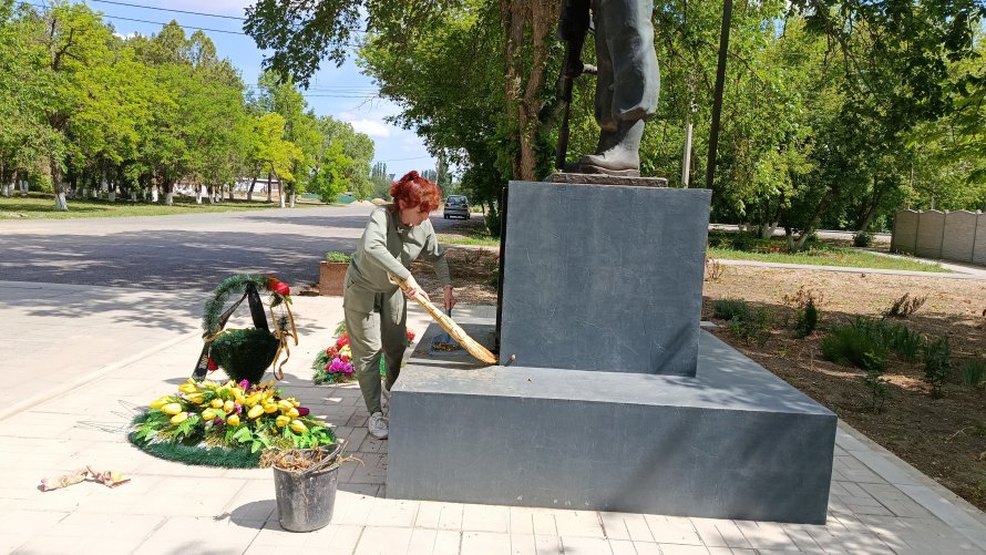 Трудовой десант: память в чистоте и порядке