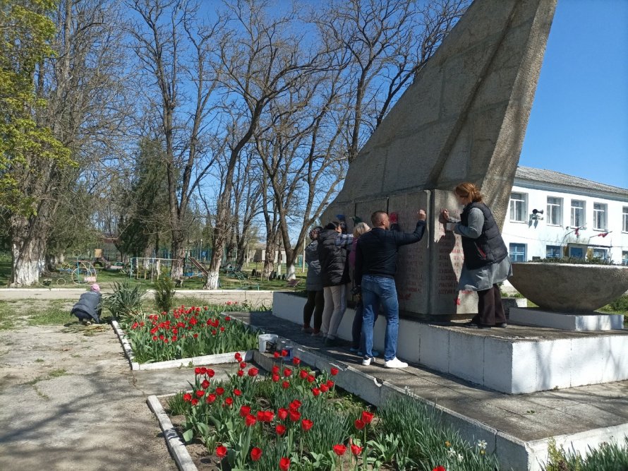 Субботник  «В наших сердцах память жива» 