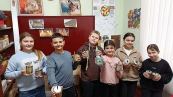 «Согревая добром»: в Желябовке прошёл мастер-класс по изготовлению окопных свечей